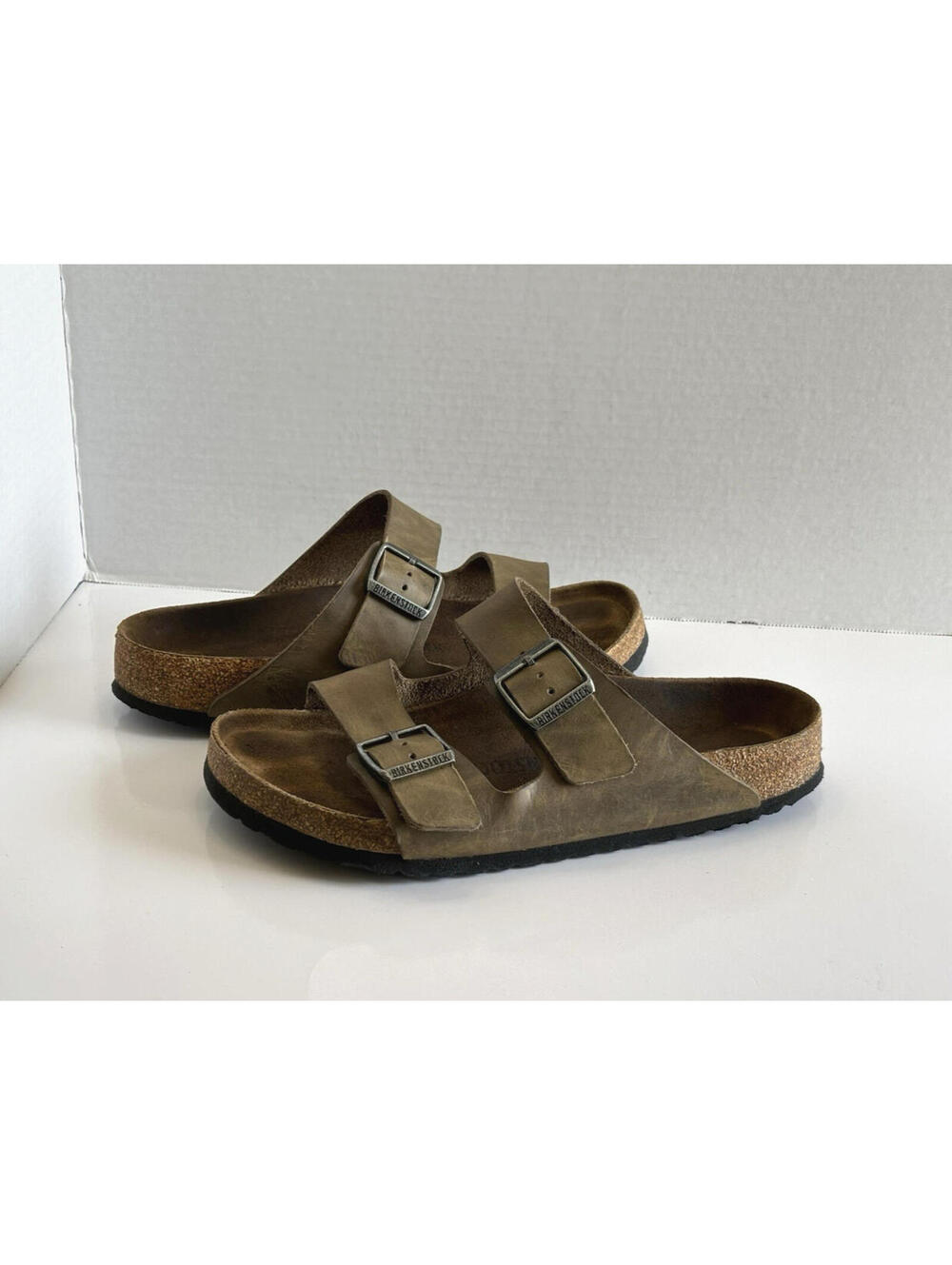 Birkenstock Arizona Unisex Sandals Olive Leather Straps Soft Footbed EU 42/US 9